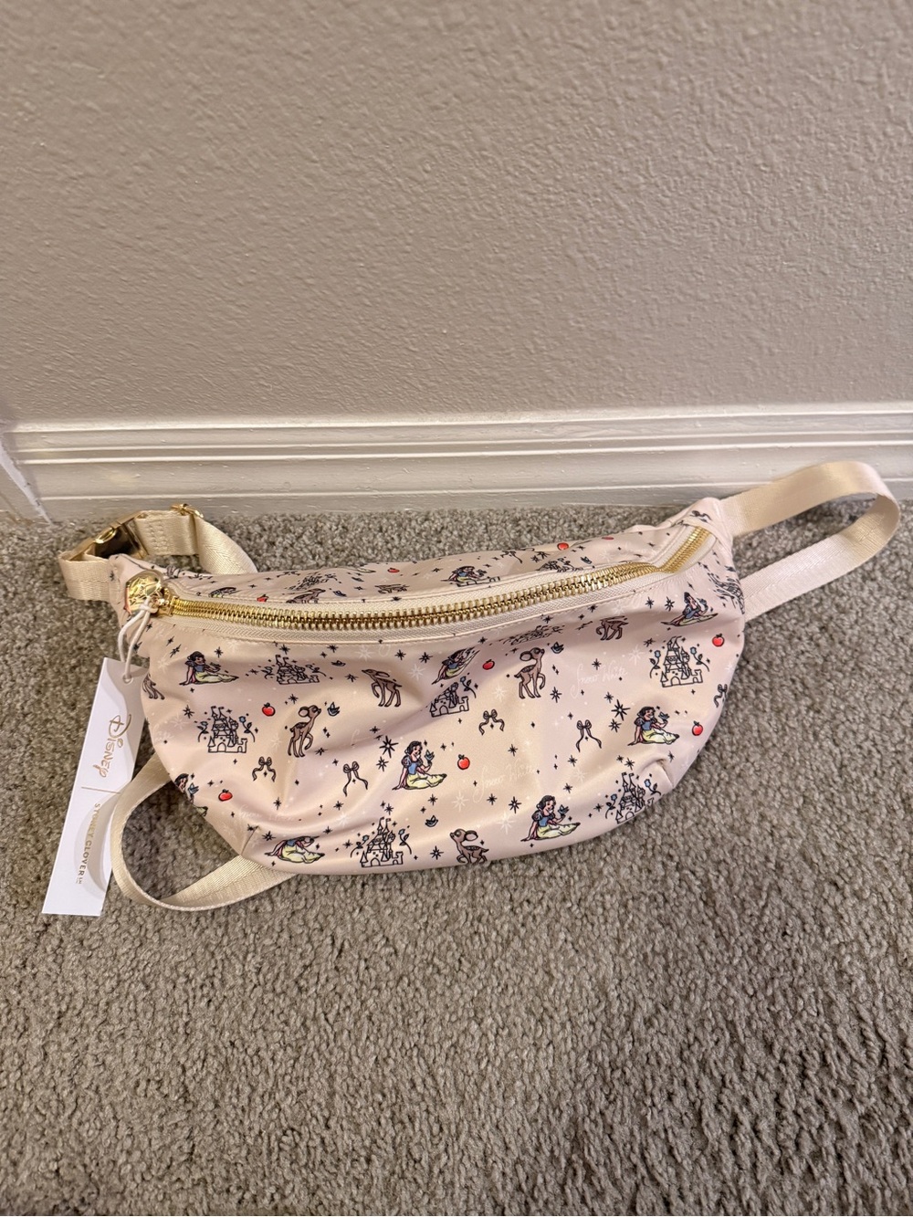 NWT Stoney Clover Lane x Disney Snow White Jumbo Belt Bag / Fanny Pack - Picture 7 of 7